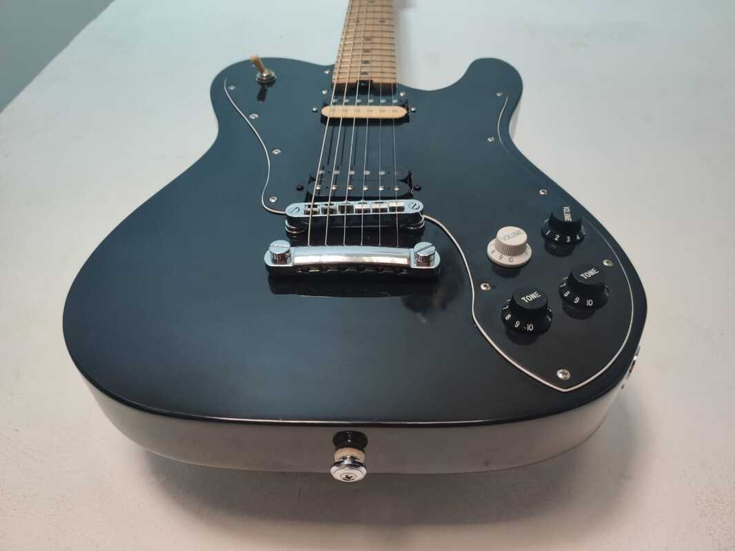 front-luthier-guitar
